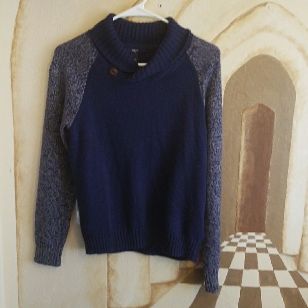 Gap sweater
